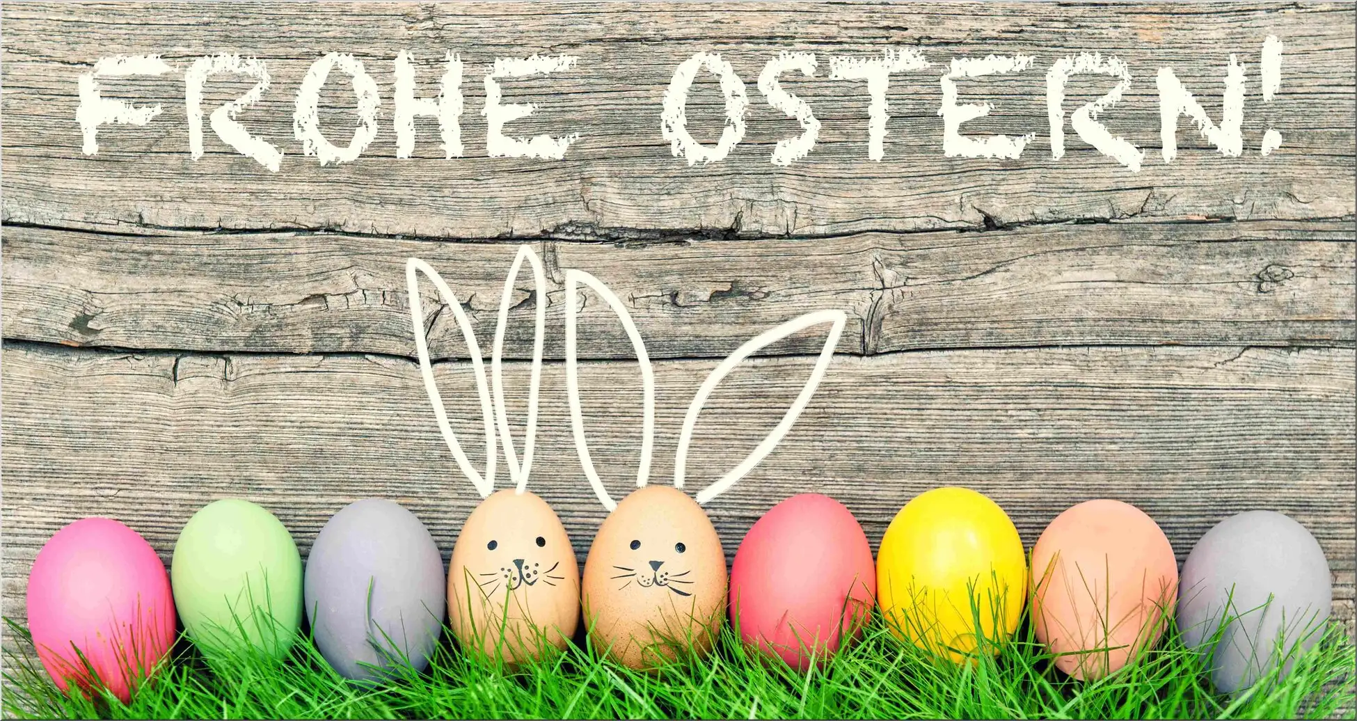 Bunte Ostereier Auf Gras Mit Osterhasenohren Vor Holzwand Bunte Ostereier Auf Gras Mit Osterhasenohren Vor Holzwand